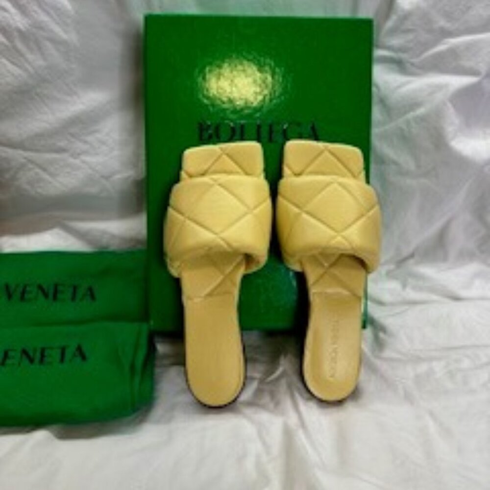 Bottega Veneta Leather Size 38 Yellow Leather Slides.